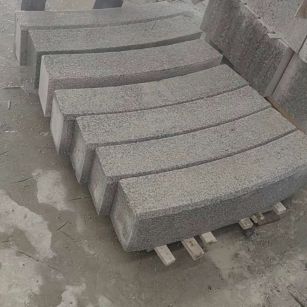 湖北芝麻白弧形路牙石