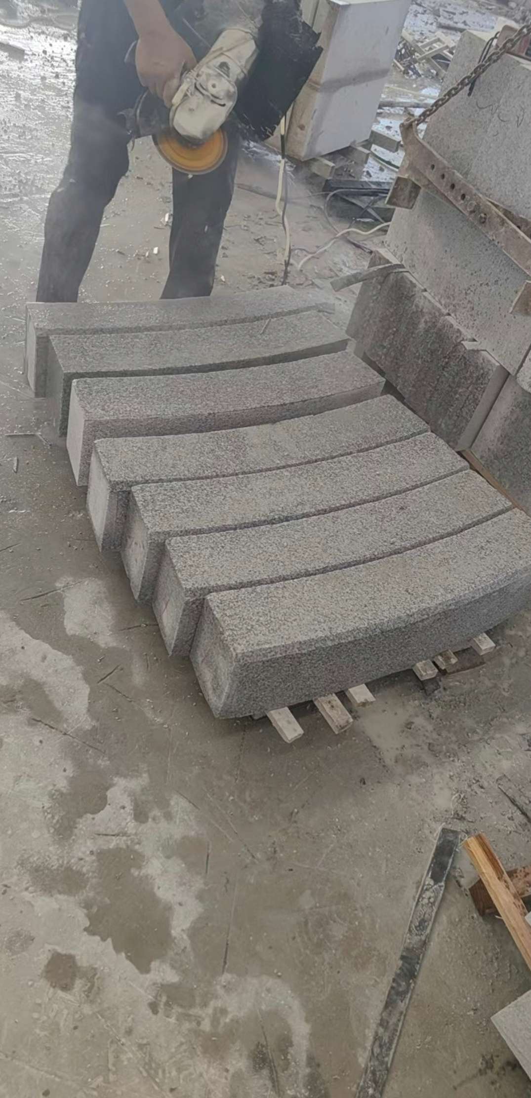 湖北芝麻白弧形路牙石