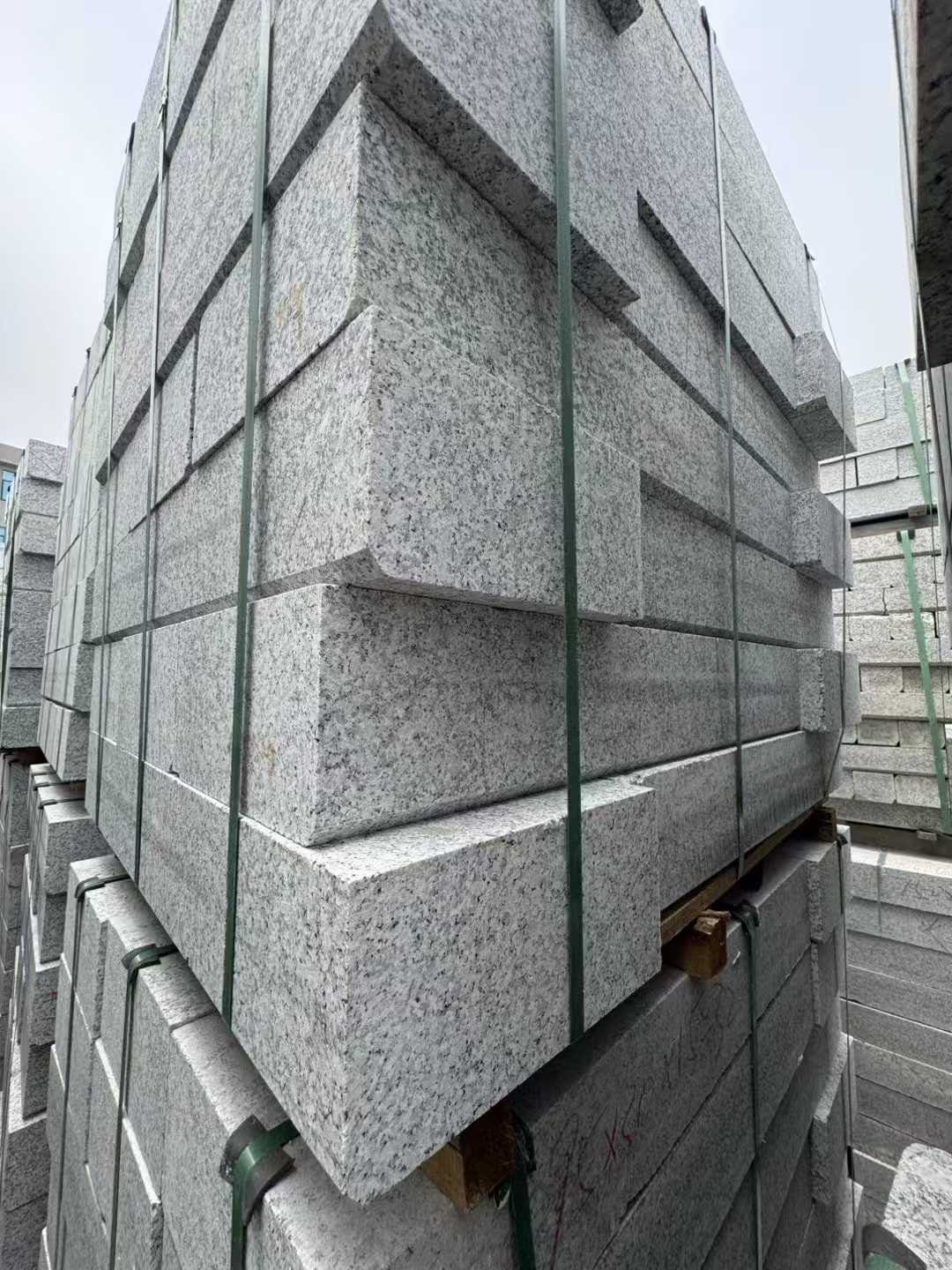 湖北芝麻白路牙石 马路牙子