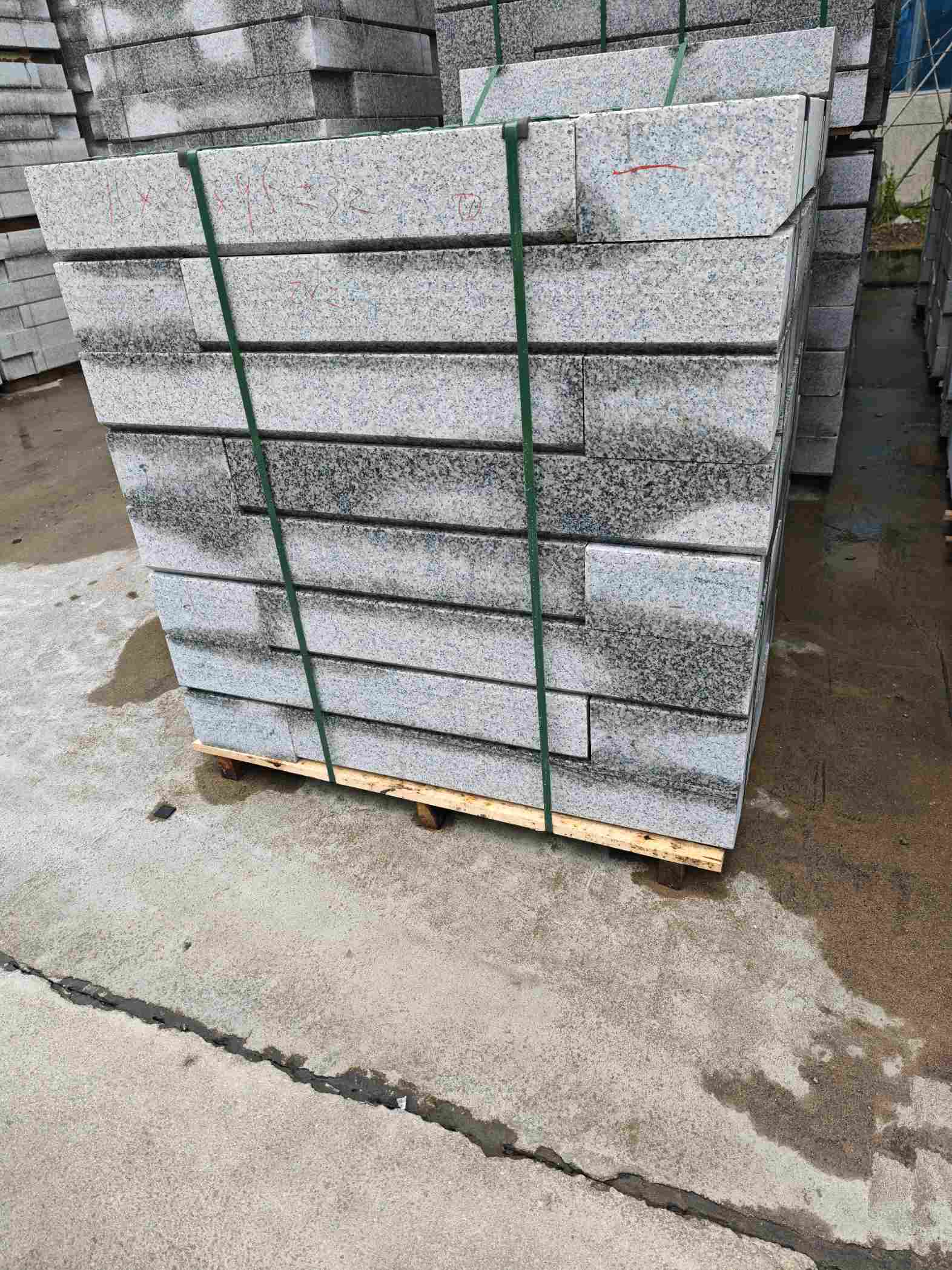 湖北芙蓉白路牙石，马路牙子