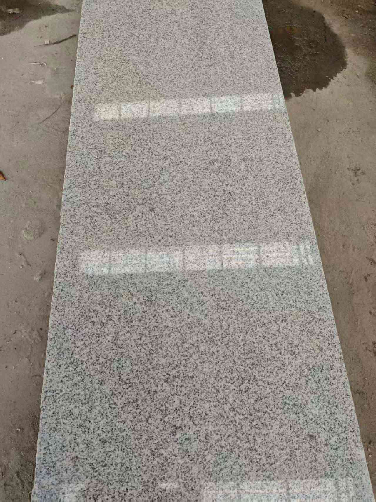 湖北芝麻白光面毛板